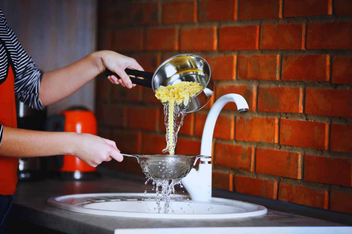 l'acqua della pasta nel lavandino causa di intasamento