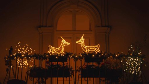 luci natalizie sul balcone e rischio multa